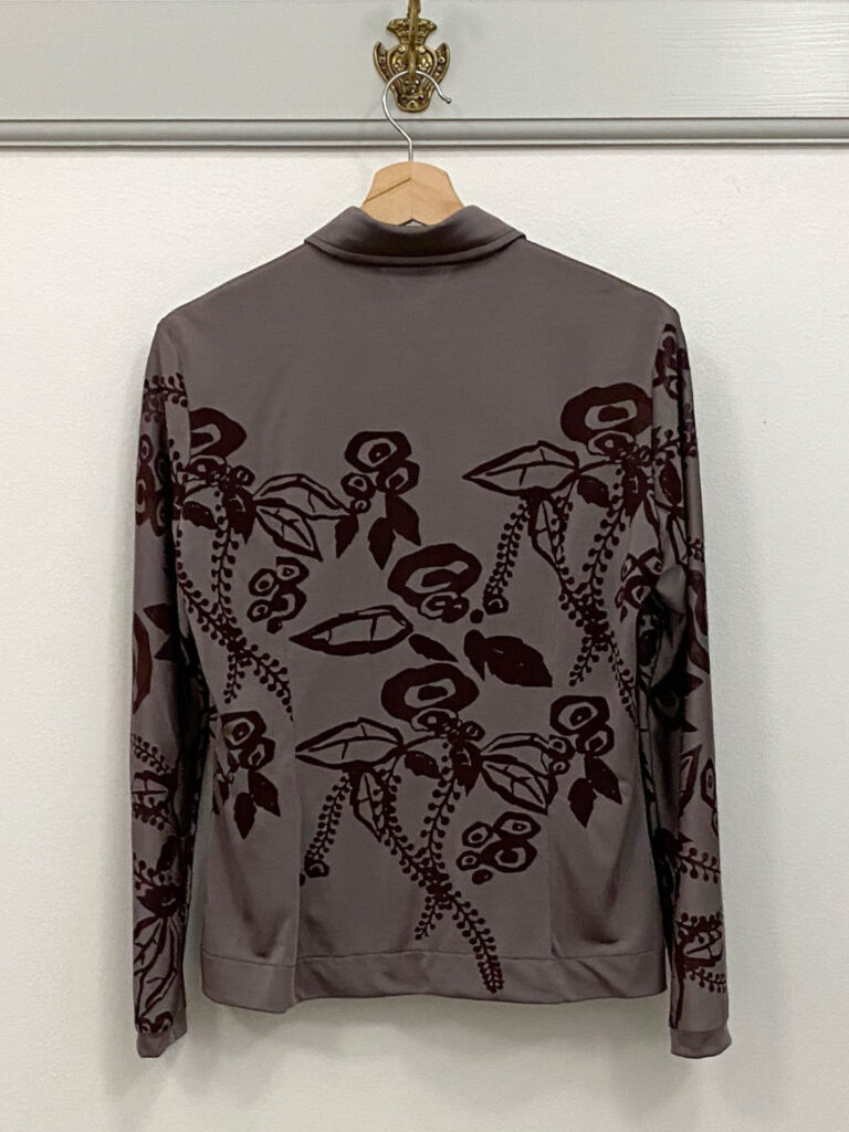 Jerseyskjorte i aubergine med burnout mønster - JANNIEz Design